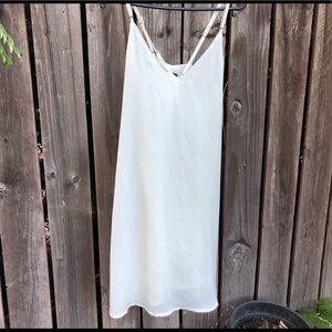 White loose dress